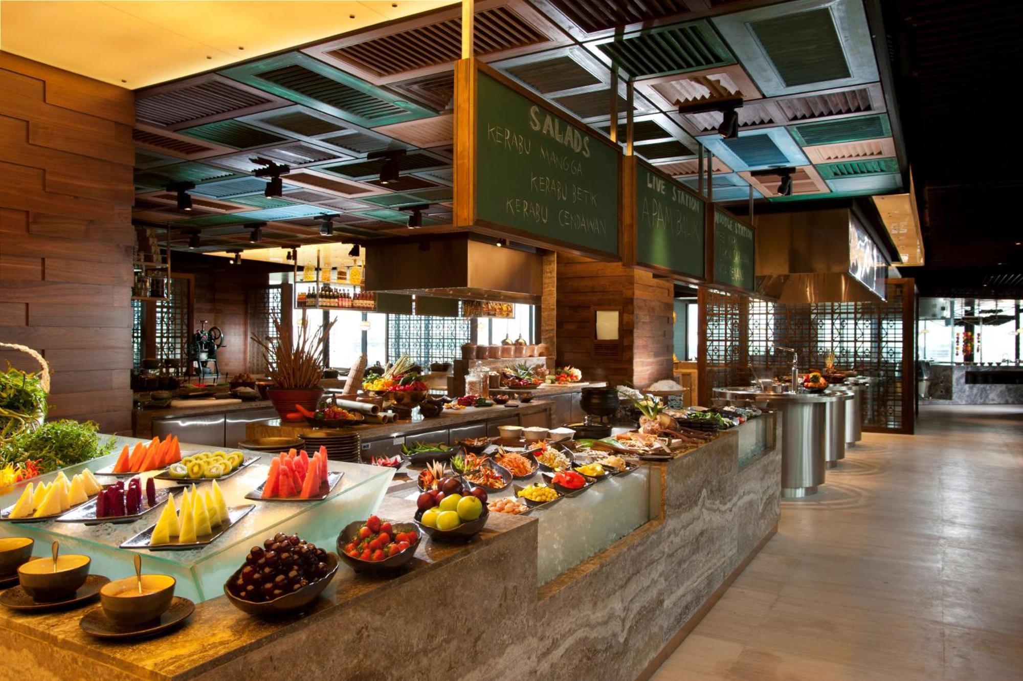 Doubletree By Hilton Kuala Lumpur Hotel Екстериор снимка The buffet at the restaurant