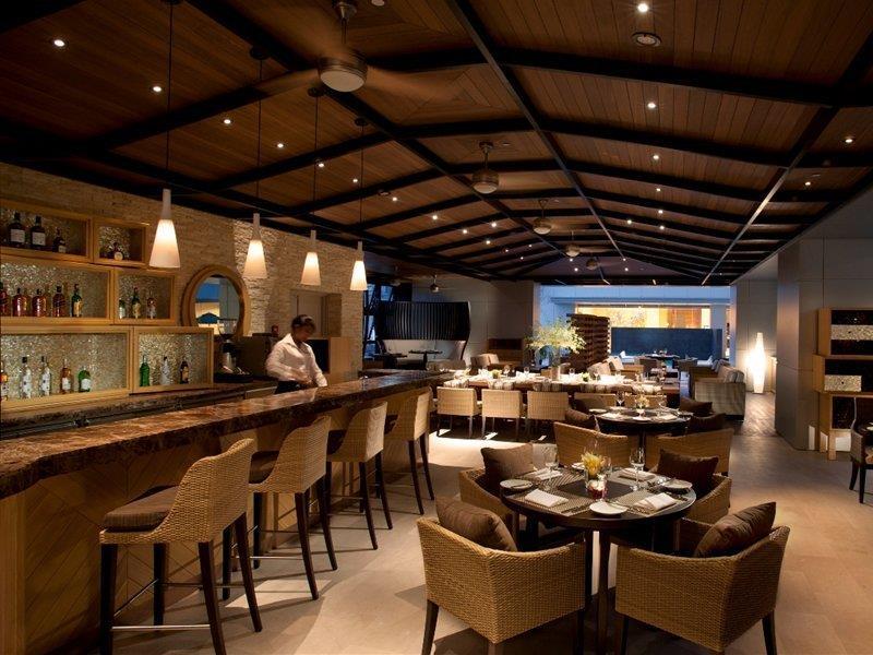Doubletree By Hilton Kuala Lumpur Hotel Екстериор снимка The interior of the restaurant