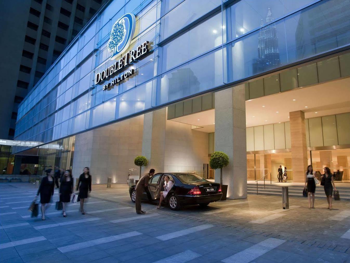 Doubletree By Hilton Kuala Lumpur Hotel Екстериор снимка Entrance of the hotel
